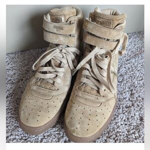 Tan/yellow Puma High Tops